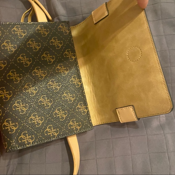 Guess belt bag - never worn bought brand new - Picture 3 of 3